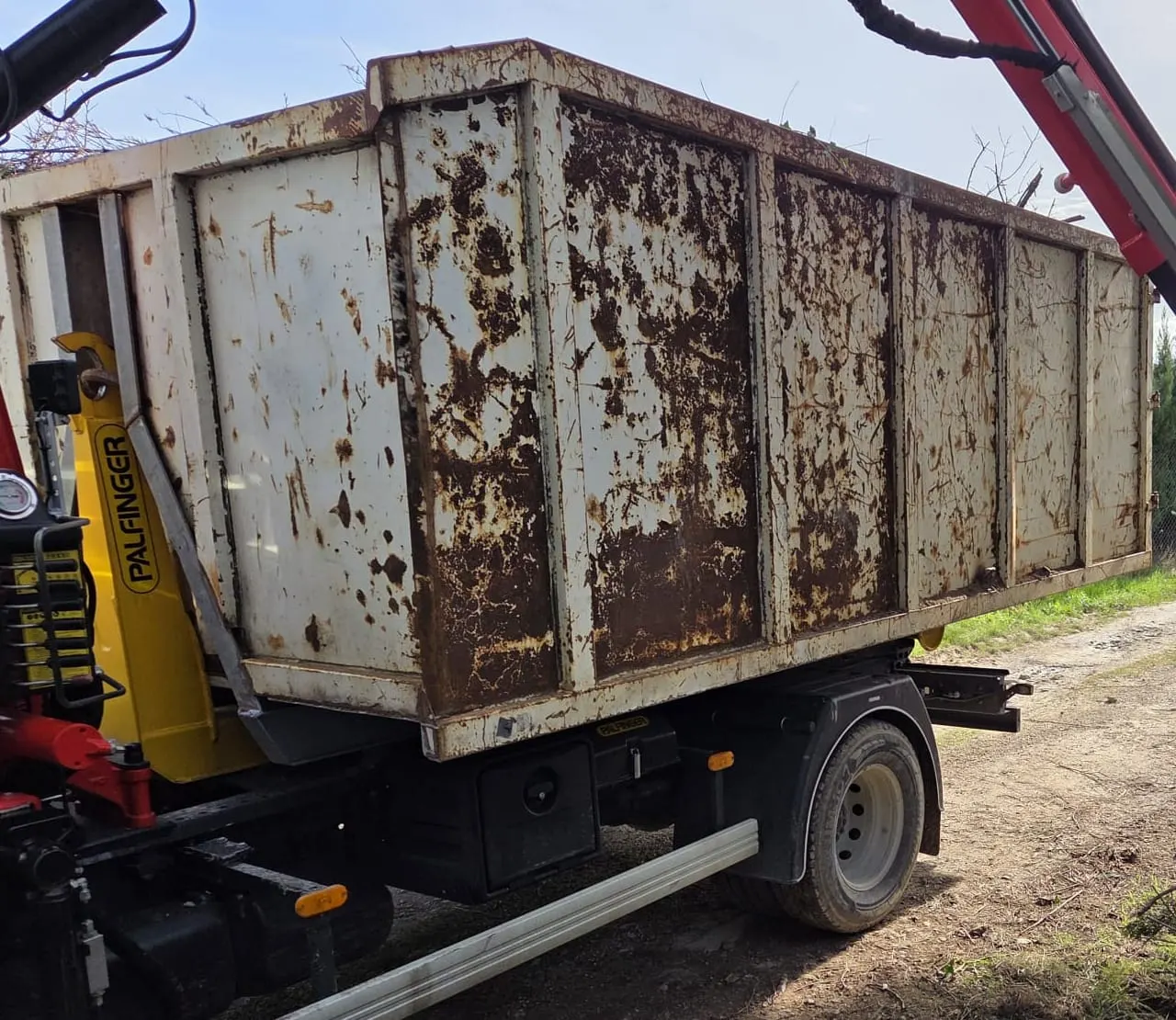 Benne ampliroll de l’Entreprise Perrin sur le camion 7,5 tonnes